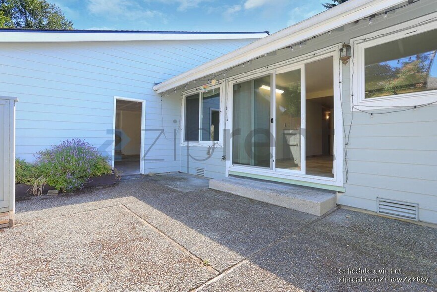 Building Photo - 2440 140th Ave NE