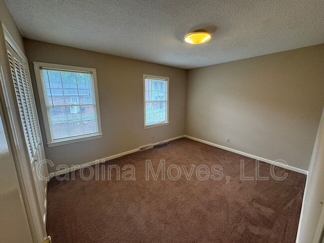 Building Photo - 172 Pine Creek Court Ext