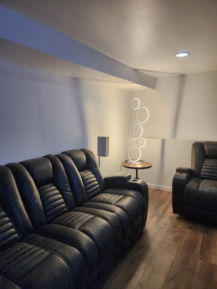 Building Photo - 262 Jamestown Terrace