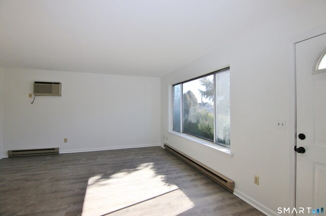 Building Photo - 15 Bungalow Park