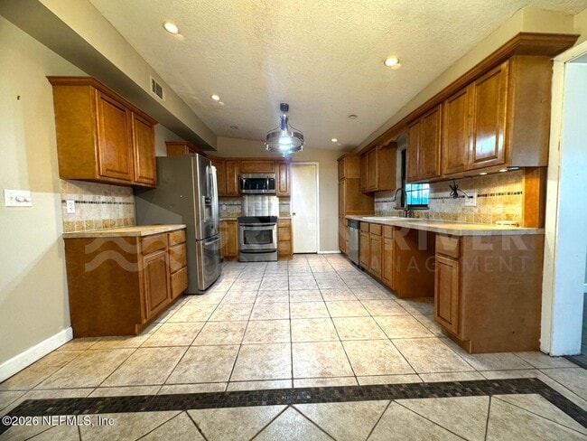 Building Photo - 246 Sara Dr