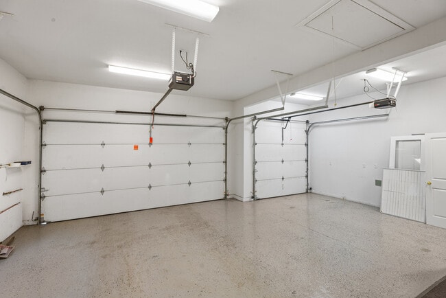 Building Photo - 12076 SE Deerfield Dr