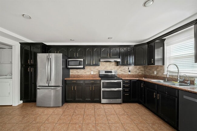 Building Photo - 9404 Denbury Way