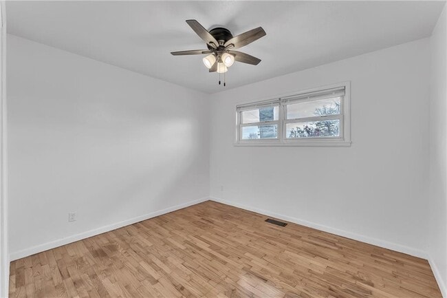 Building Photo - 3070 W Mt Comfort Rd