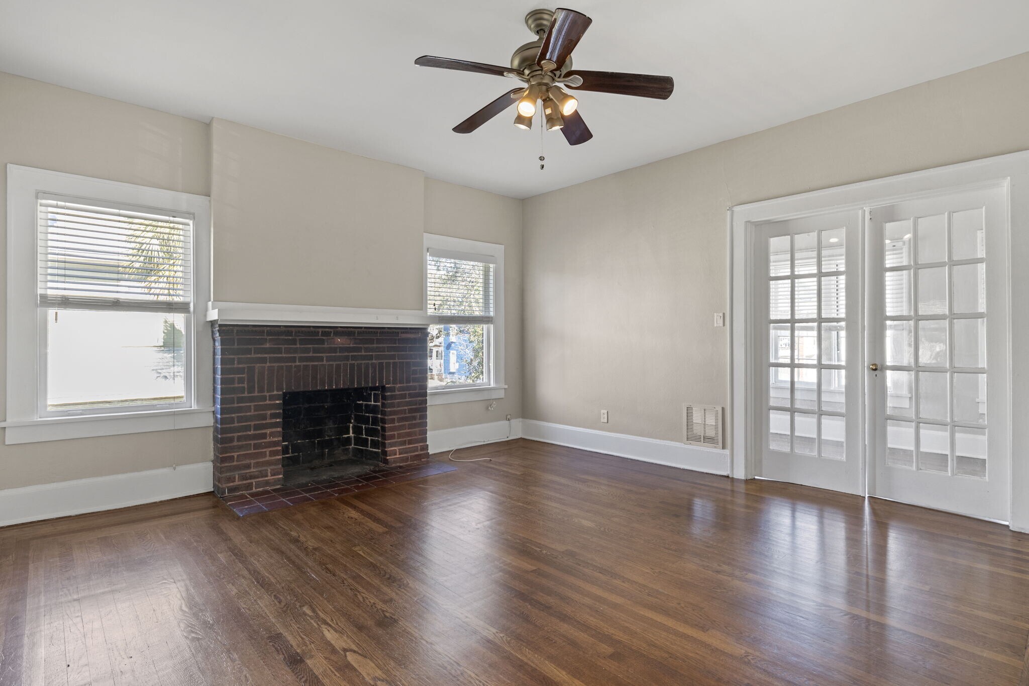 Building Photo - 1334 N Laura St