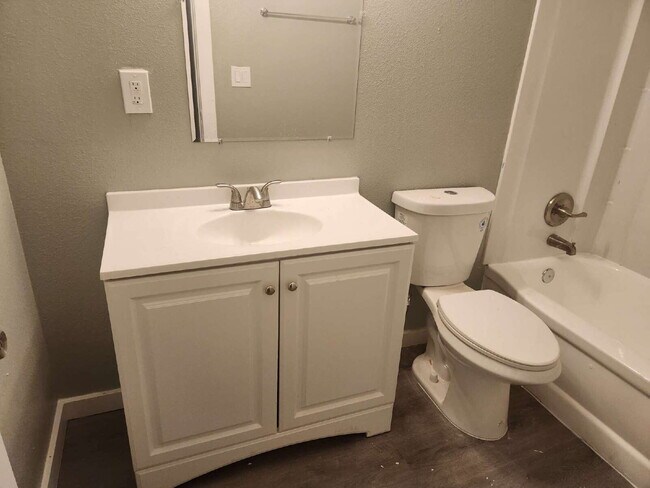 Building Photo - NEWLY RENOVATED 2BD/1BA – CALL TODAY NORTH PHOENIX