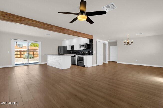 Building Photo - 7408 E Beatrice St