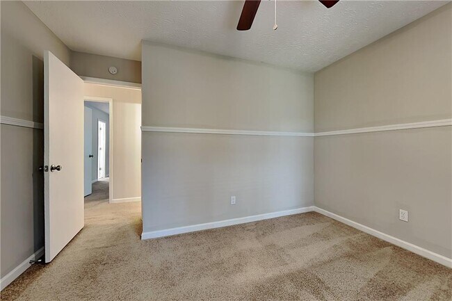 Building Photo - 5142 Manitou Way SW