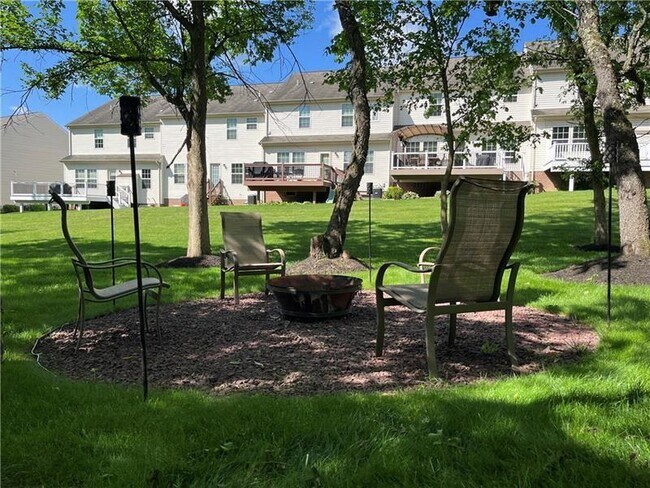 Building Photo - 266 Maple Ridge Dr