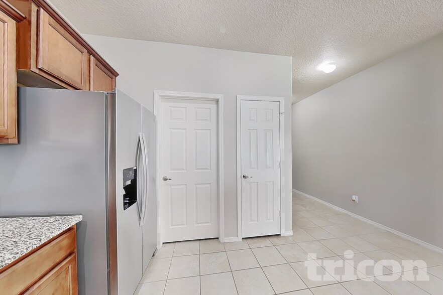 Building Photo - 2081 Camino Rincon