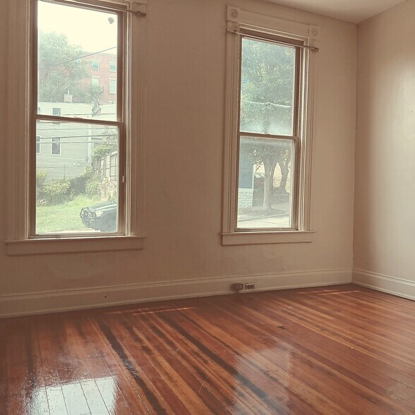 Building Photo - 2116 Ravine St