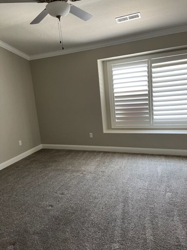 Building Photo - 3 Bedroom Home Near Gubler Park With Community Pool