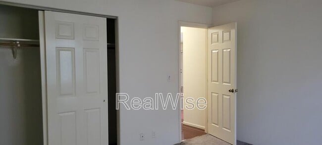 Building Photo - 1267 SW Ironwood Dr