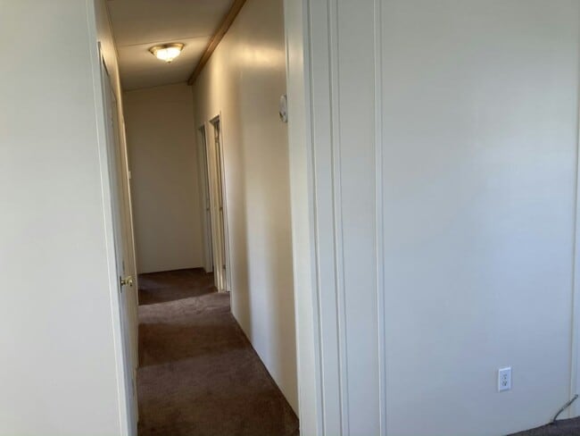 Building Photo - 889 Fernwood Dr