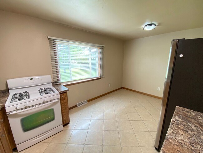 Building Photo - Now leasing for May 2026! Four Bed/Two Bath