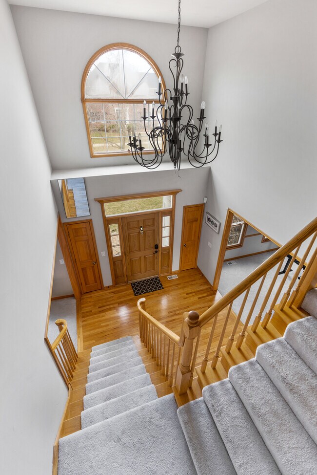 Building Photo - 2052 Gardner Cir E