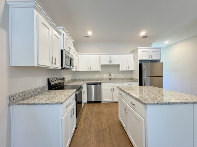 Building Photo - 102 Skye Dr
