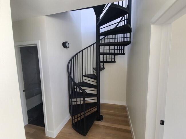 Spiral Staircase to Roof Deck - 1095 25th St
