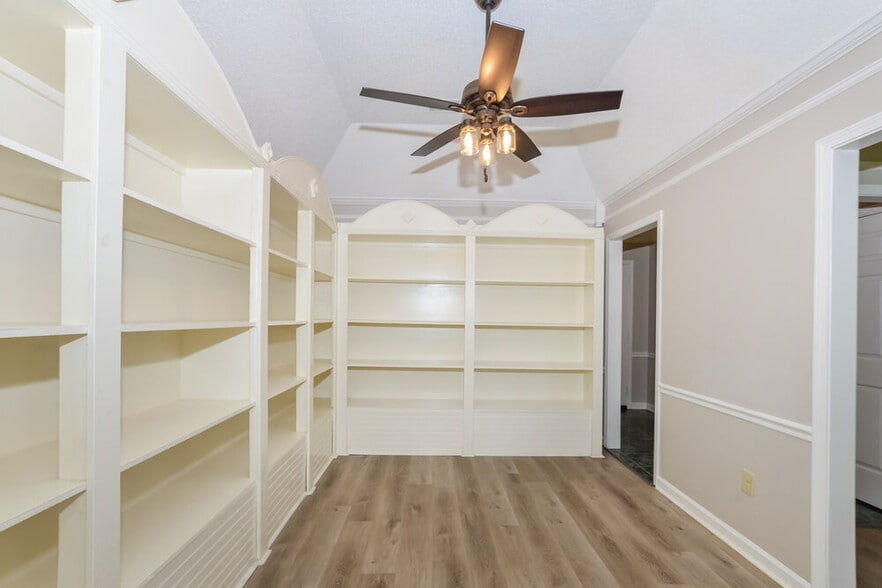 Building Photo - 6641 Bright Star Ln