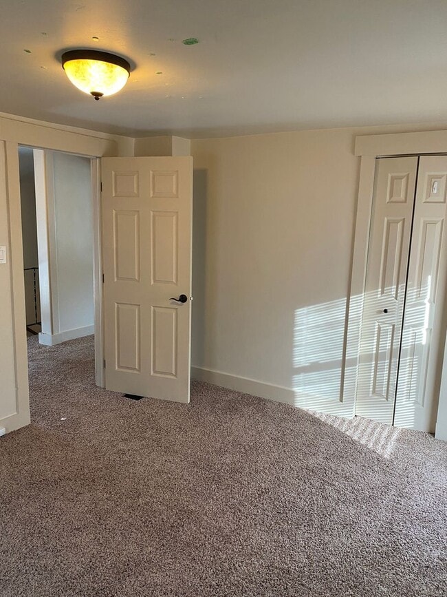 Building Photo - 802 3rd Ave SE