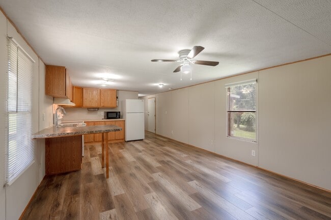 Building Photo - 37 C Riverside Ln