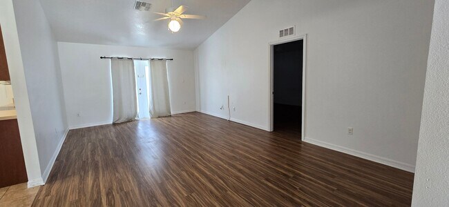 Building Photo - 1500 Kayuni Dr