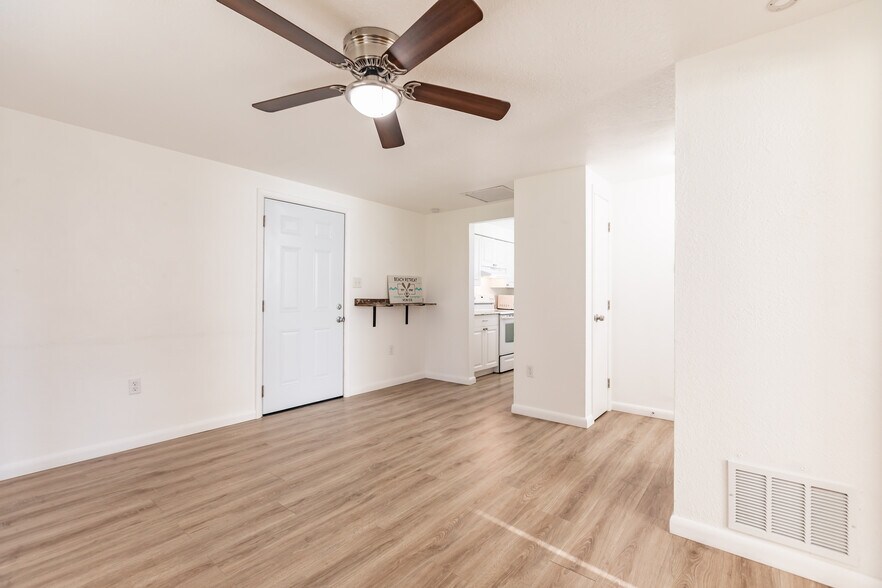 Building Photo - 1611 Florence Ave