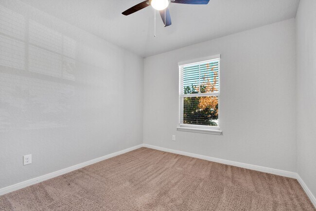 Building Photo - Charming 4-Bedroom 3-Bathroom Home in Westpointe – Community Amenities & Prime Location!