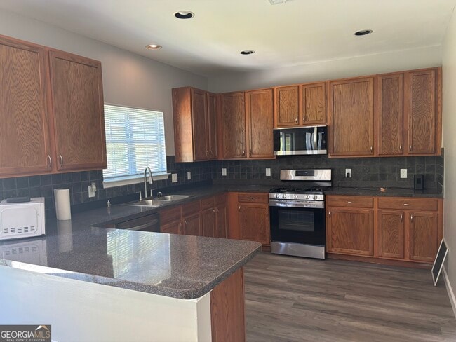 Building Photo - 7742 Parkside Dr