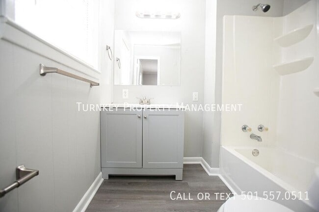 Building Photo - 1321 W 21st St