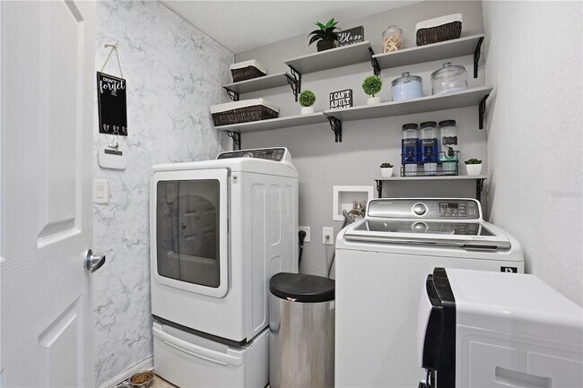 Building Photo - 4937 SW 98th Pl