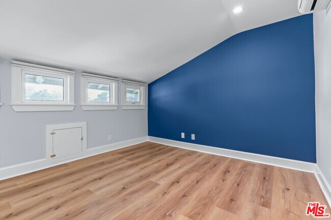 Building Photo - 4744 Haskell Ave