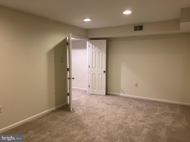 Building Photo - 10101 Alsace Ct