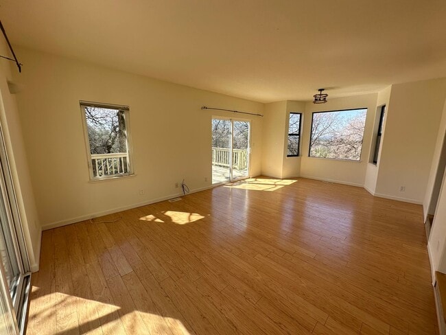 Building Photo - Gorgeous Multilevel 4 Bedroom 2.5 Bathroom Home on Acreage