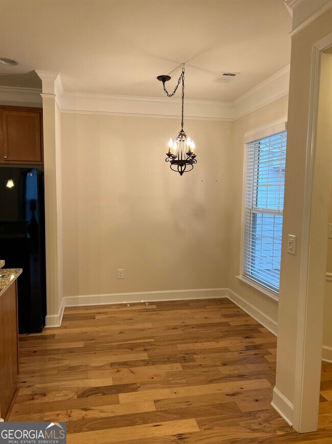 Building Photo - 356 Sandy Springs Dr