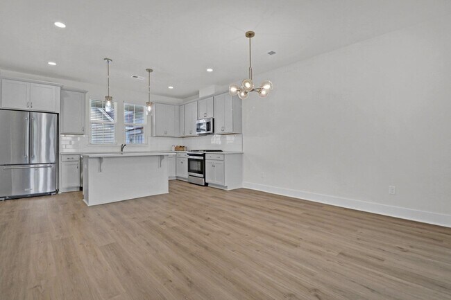 Building Photo - 266 Symphony Ave