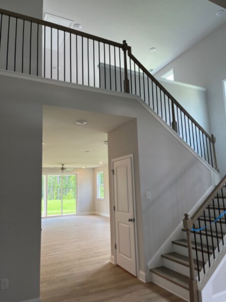 Building Photo - 414 Kinross Ln