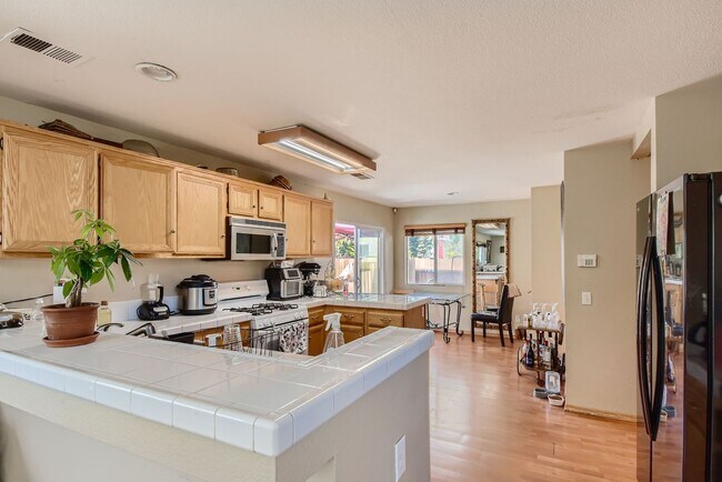 Building Photo - Furnished luxury spacious single family house. Gustavo Lopez AMSI