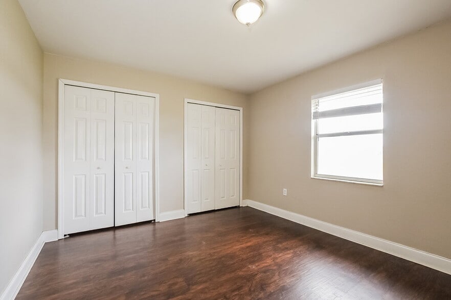 Building Photo - 264 Daisy Estates Dr