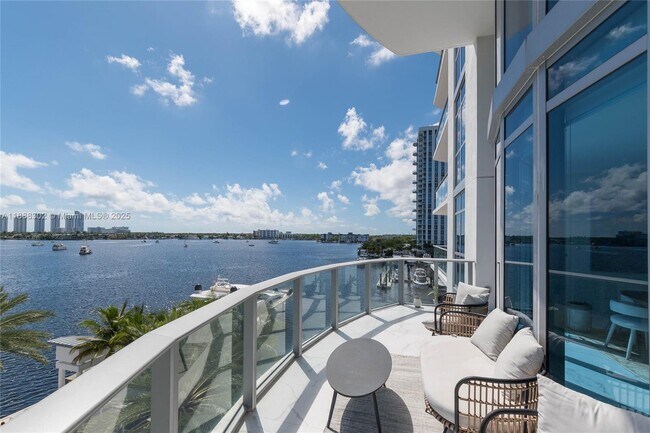 Building Photo - 17301 Biscayne Blvd