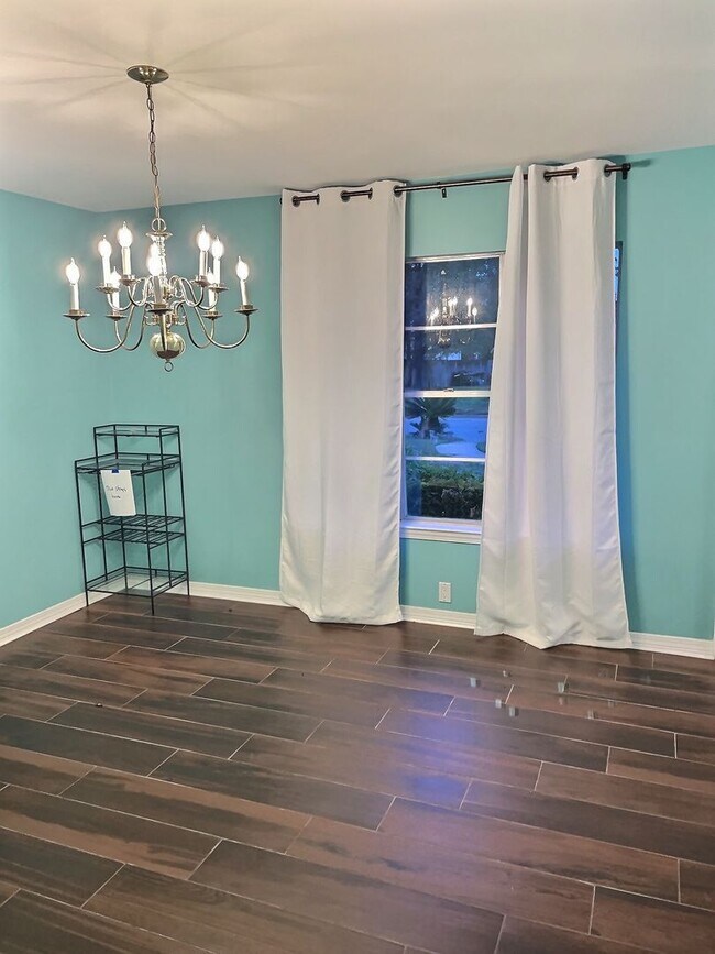 Building Photo - 3 BD 2 BA Home in the Bayou View School Di...