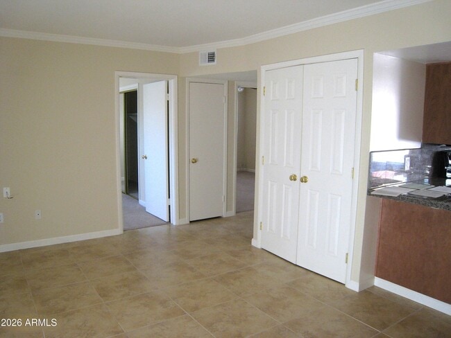 Building Photo - 6804 E 2nd St