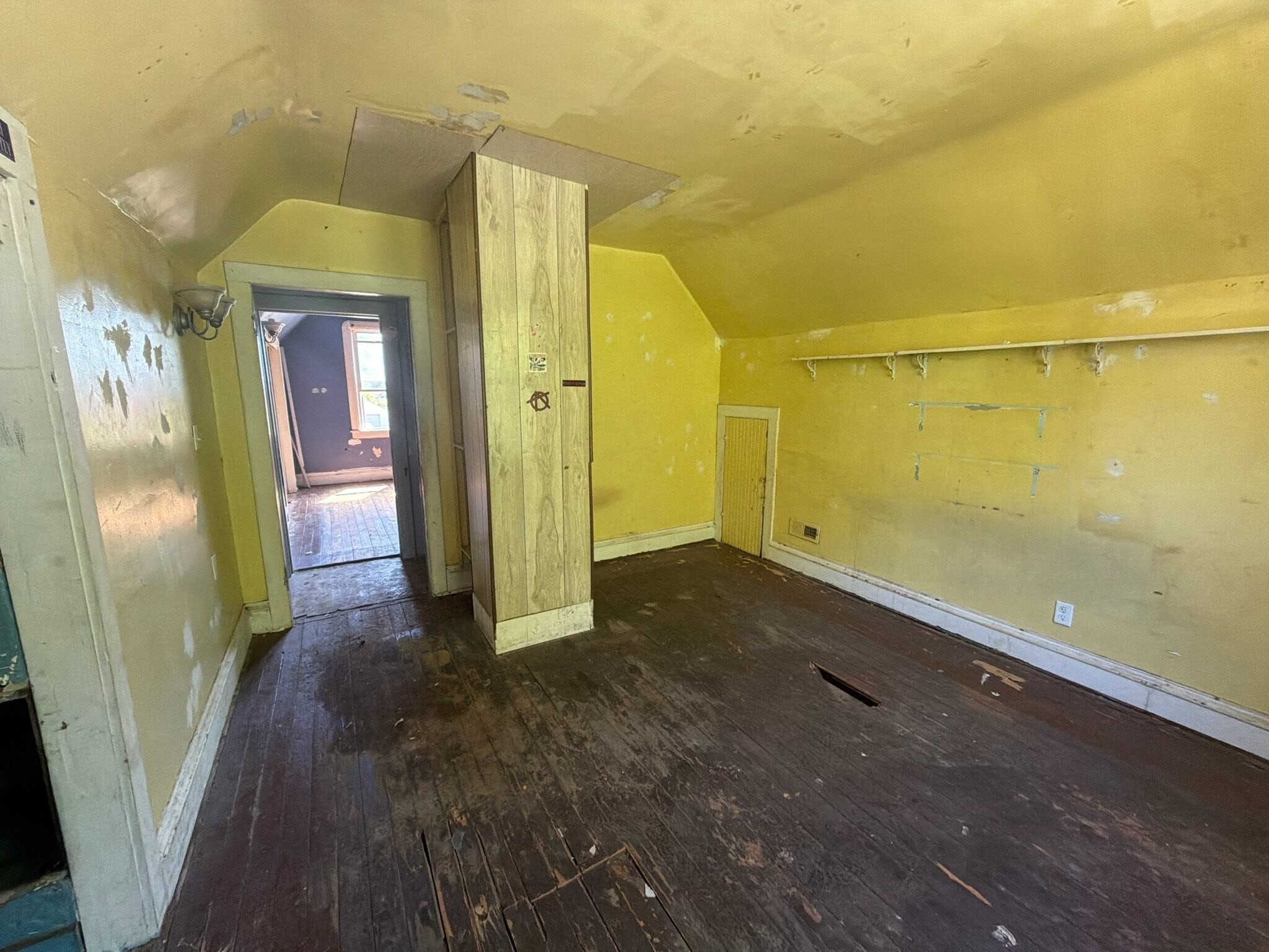 Building Photo - 721 S Matthew St