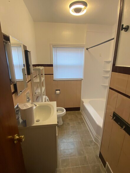 Clean full bath on main level - 246 S Prospect St