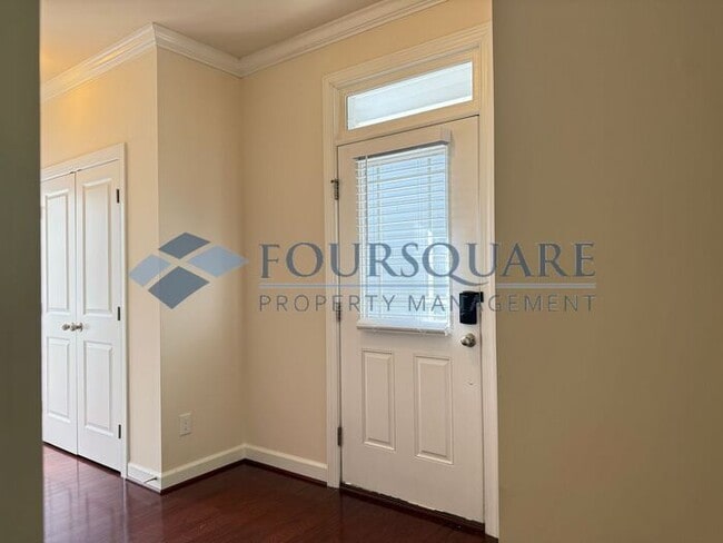 Building Photo - Spacious End-Unit Townhome with 2-Car Garage & Private Patio – Near Beaver Creek & Downtown Apex