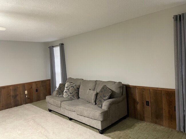 couch - 10258 Joor Rd