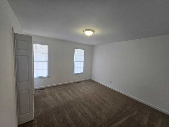 Building Photo - 3 bedroom rancher  in City of Colonial Hei...