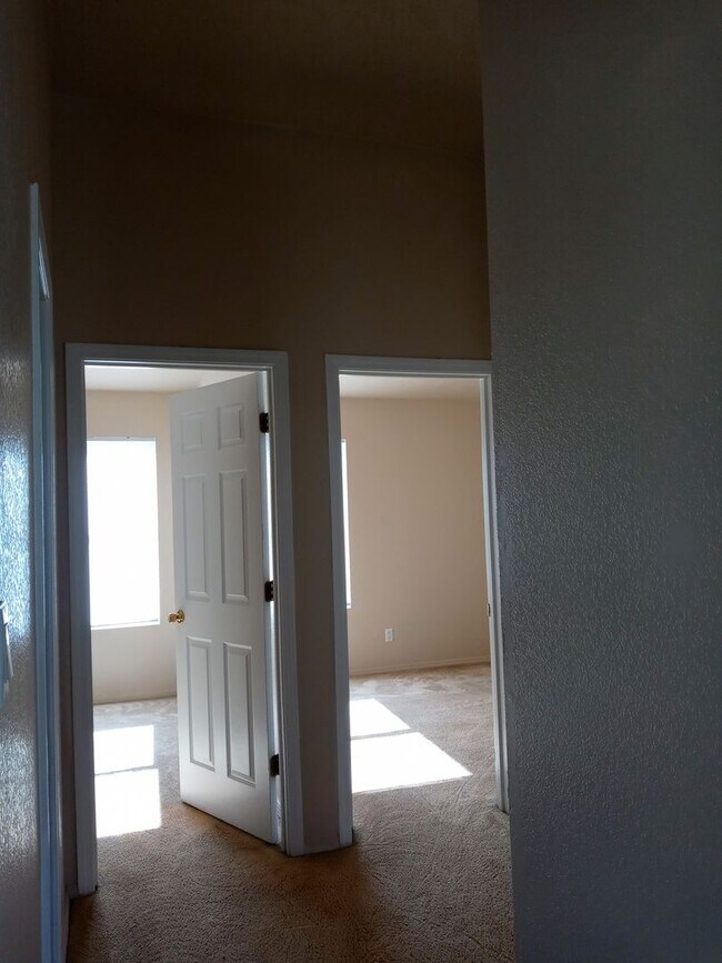 Building Photo - Affordable Ventana Cutie!!