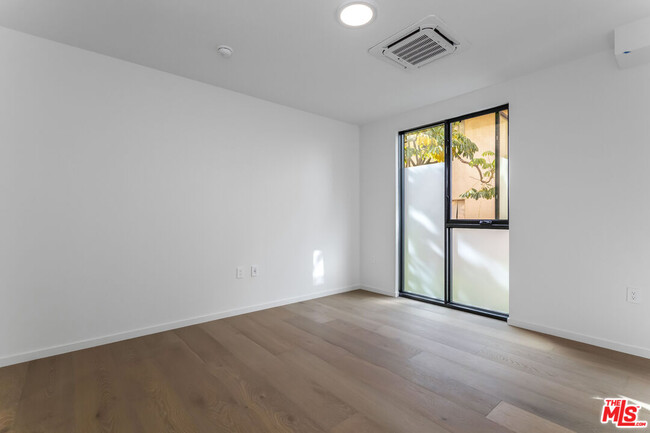 Building Photo - 1618 Hilts Ave
