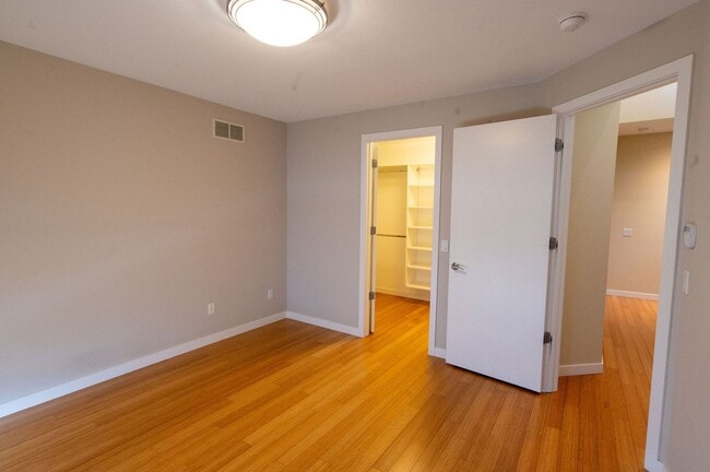 Building Photo - Little Italy Townhome - 1911 E 119th St , ...